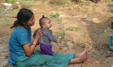 महिलाओं के साथ भेदभाव करता है समाज